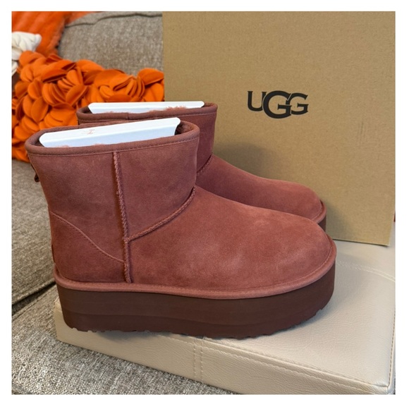 ❣️🆕UGG Classic Mini Platform Boots in Red Jasper❣️ - Picture 1 of 8